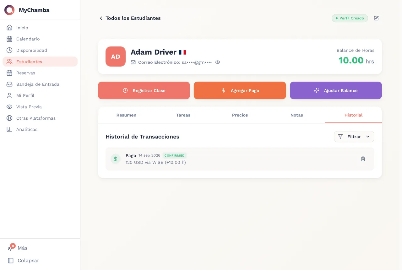 El historial de transacciones de un estudiante en MyChamba: un pago de 120 dólares recibido por Wise, acreditado como 10 horas, con el saldo resultante arriba.